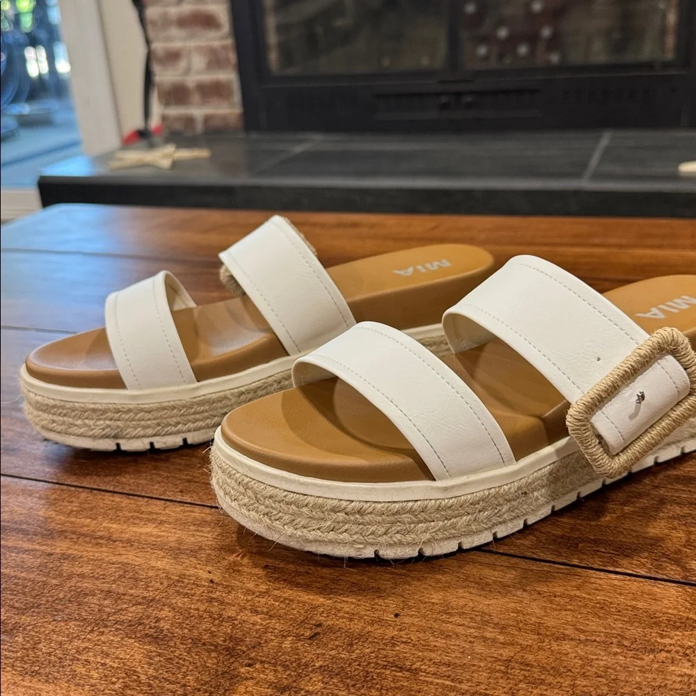 Mia Kenzy Platform Sandals size 8.5